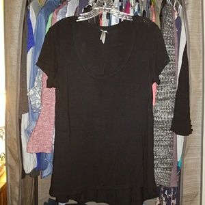 Black Scoop Neck tee